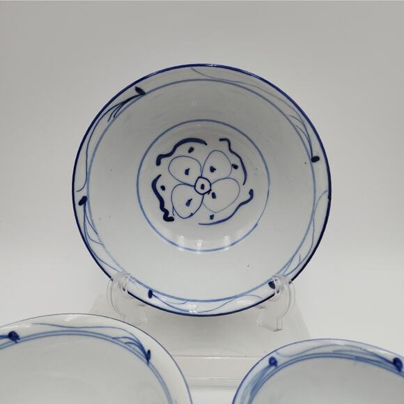 Three Hand Painted Porcelain Blue and White Nesting Chinese Rice Bowls - Picture 6 of 13